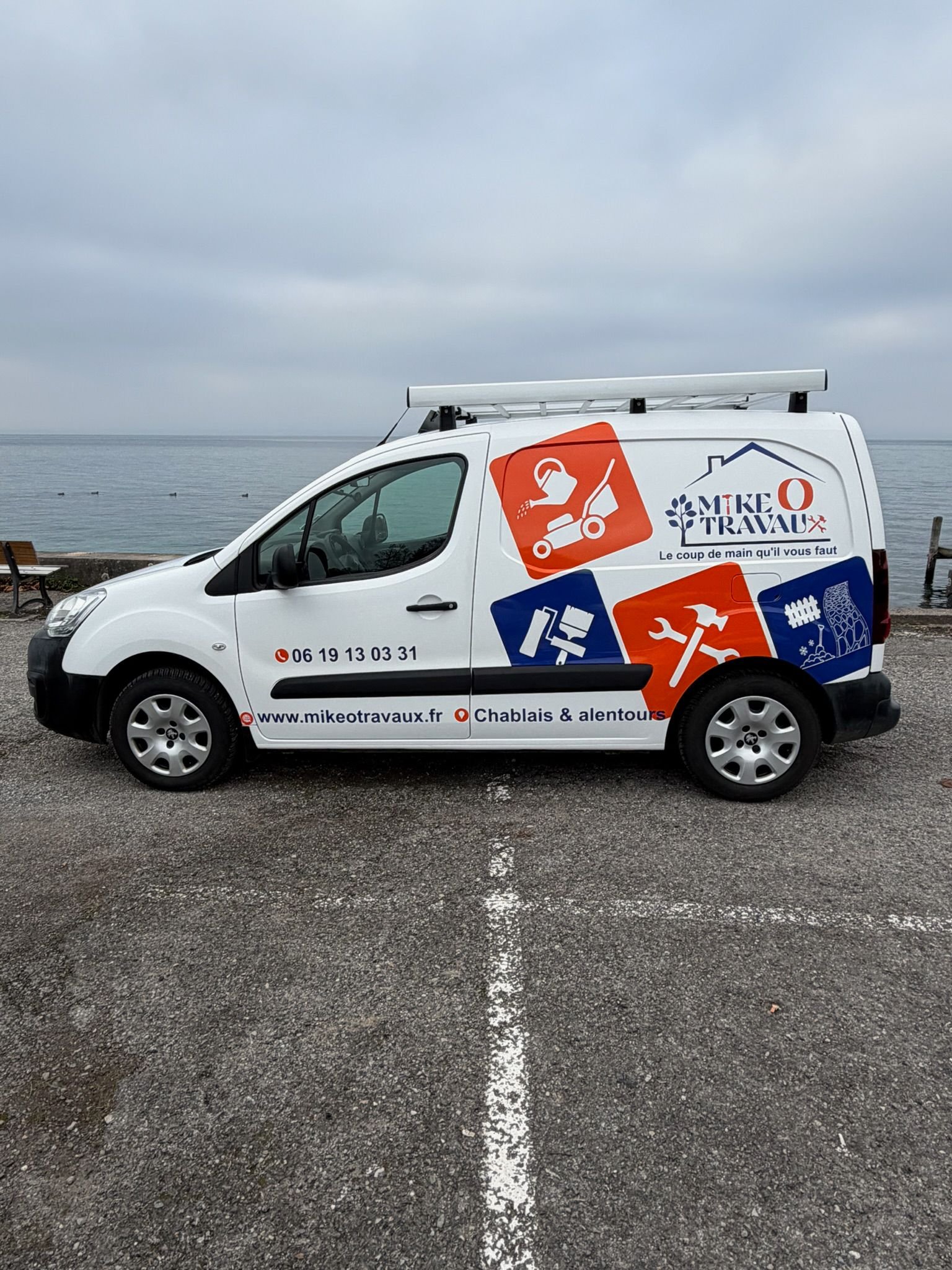 Camionnette Mike Ô Travaux floquée sur le Chablais